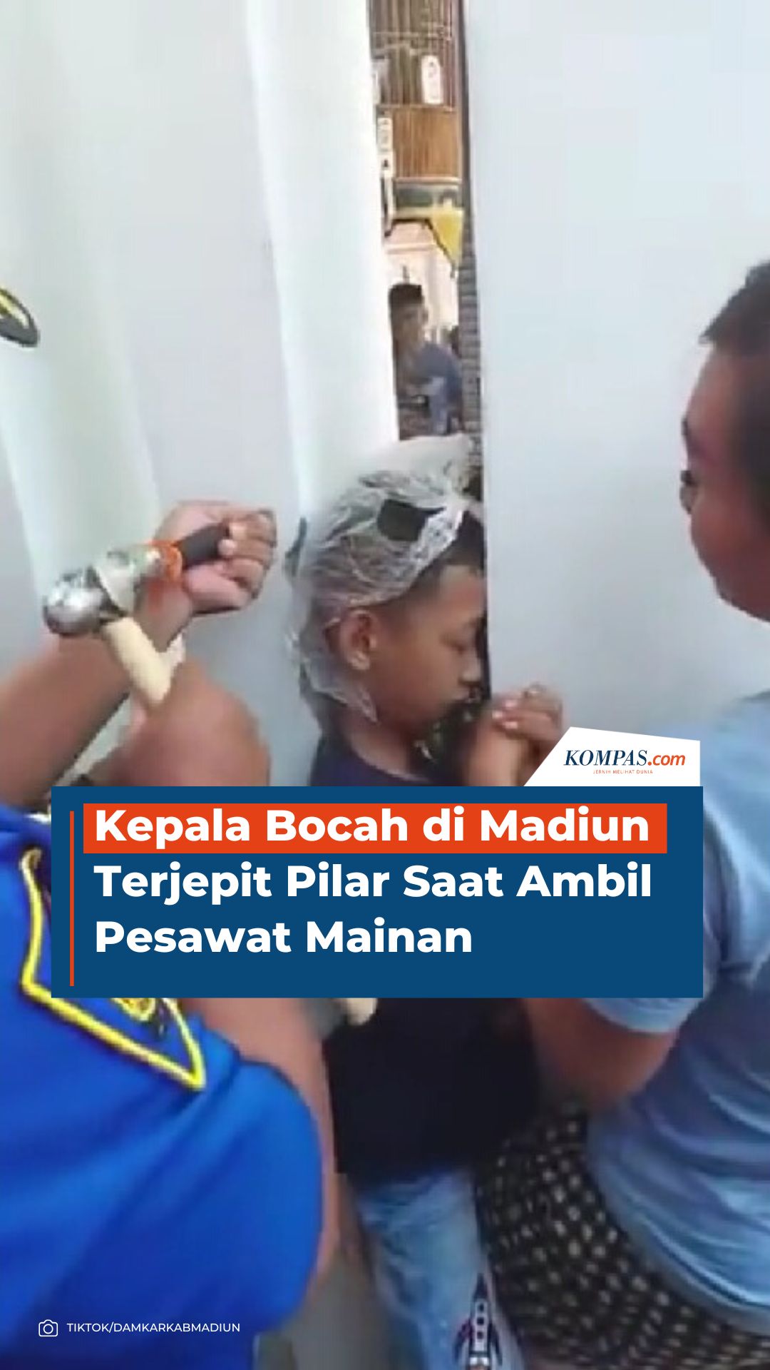 Kepala Bocah Di Madiun Terjepit Pilar Saat Ambil Pesawat Mainan