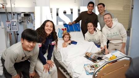 INSIDE | Kunjungan ke Rumah Sakit | Real Sociedad