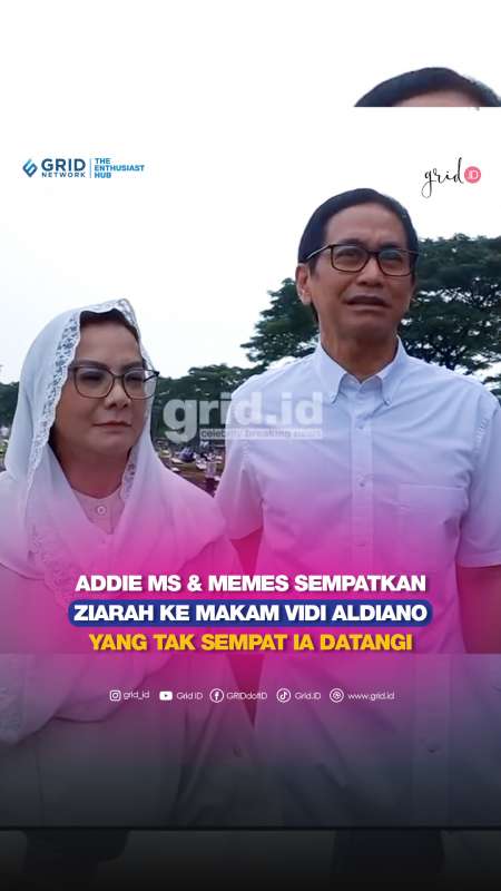 Ziarah Ke Makam Keluarga, Addie MS & Memes Sempatkan Berdo'a Diatas Makam Vidi Aldiano