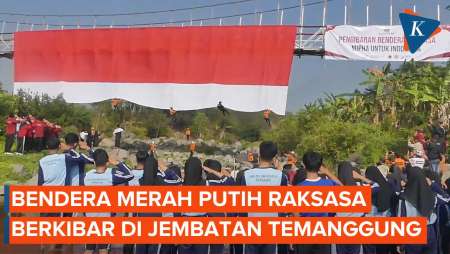 Sambut Kemerdekaan, Pelajar Temanggung Kibarkan Bendera Berukuran 50 Meter