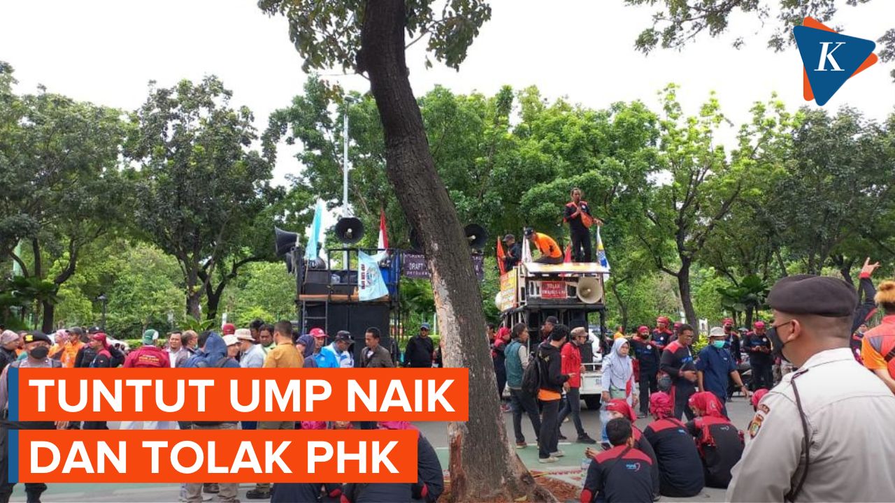 Geruduk Balai Kota Jakarta, Massa Buruh Tuntut UMP Naik 13 Persen dan Tolak PHK