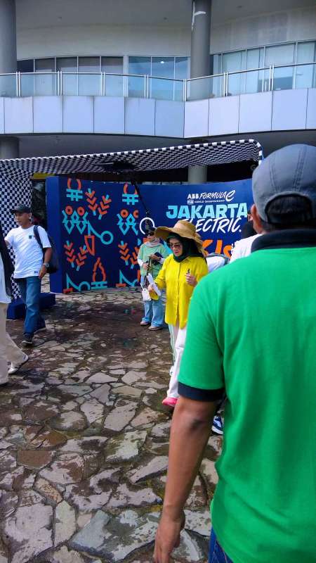 Suasana Pengunjung Sarinah Jakarta E-Prix 2025