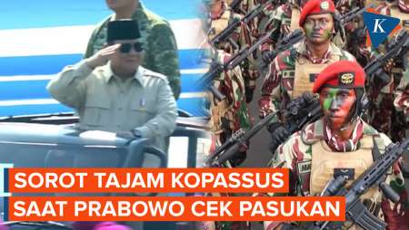 Tatapan Tajam Prajurit Baret Merah Kopassus Saat Prabowo Cek Pasukan