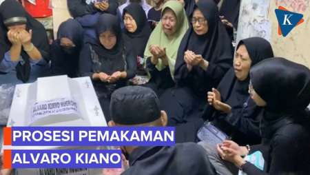 Isak Tangis Keluarga Alvaro Saat Jenazah Tiba Dirumah Duka