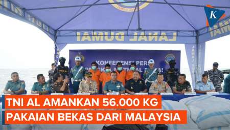 TNI AL Amankan 56.000 Kg Pakaian Bekas Asal Malaysia