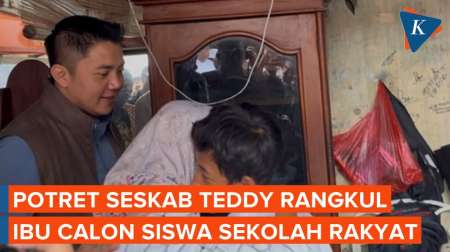 Tangis Ibu Calon Siswa Sekolah Rakyat di Hadapan Seskab Teddy
