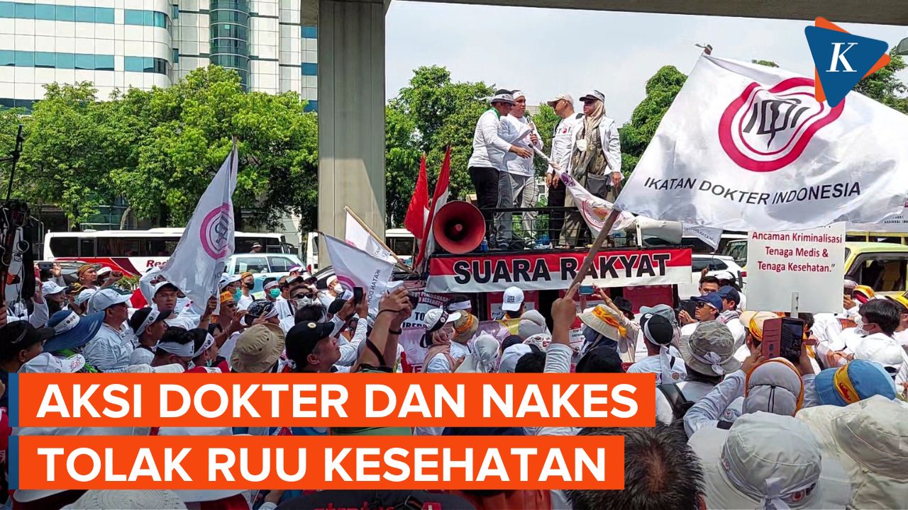 Dokter dan Nakes Demo Tolak RUU Kesehatan di Kemenkes, Ancam…