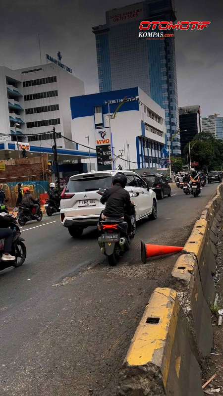 Jalan Berlubang Di Jakarta