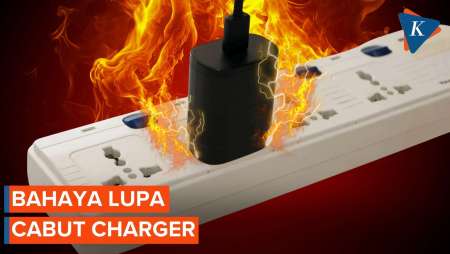 Tiga Risiko Fatal Membiarkan Charger Hp Terus Menancap di Colokan