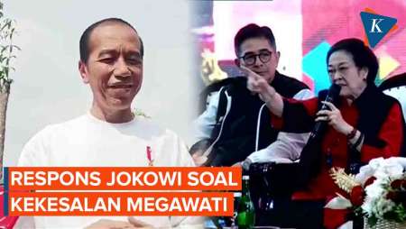 Senyum Jokowi Tanggapi Megawati yang Sebut Penguasa Sekarang seperti Orba