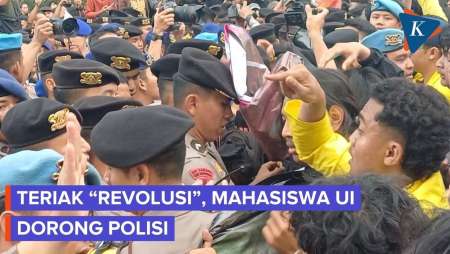 Demo Mahasiswa Memanas, Massa dan Polisi Saling Dorong di Thamrin
