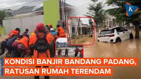 Penampakan Banjir Bandang Menerjang Padang