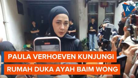 Pakai Serba Hitam, Paula Verhoeven ke Rumah Duka Ayah Baim Wong