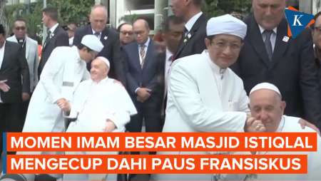 Momen Imam Besar Masjid Istiqlal Cium Kepala Paus Fransiskus Usai Foto Bersama