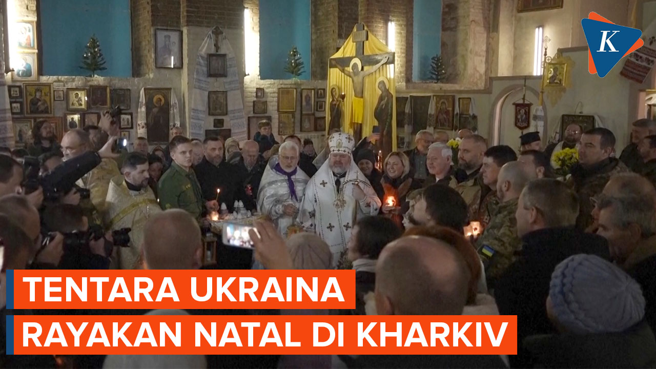 Tentara Ukraina Sambut Natal dengan Nyalakan Lilin di Kharkiv