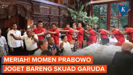 Momen Prabowo Joget Bareng Pemain Timnas