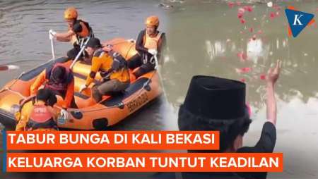 Momen Keluarga Korban Tabur Bunga di Kali Bekasi sebagai Bentuk Perlawanan