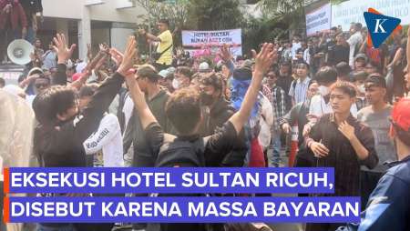 Eksekusi Hotel Sultan Ricuh Gara-gara Massa Bayaran