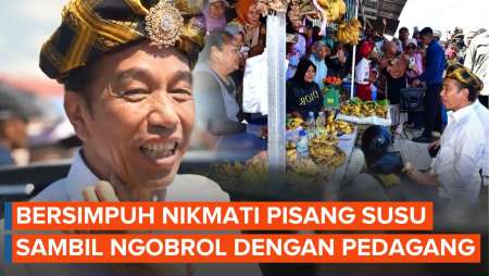 Nikmati Kunjungan ke Muna, Jokowi Santap Pisang Susu Sambil Ngobrol dengan Pedagang