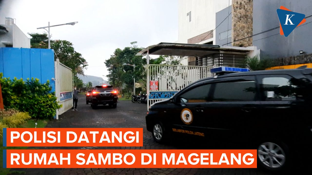 Rombongan Polisi Datangi Rumah Sambo di Magelang