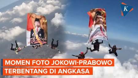 Penampakan Foto Jokowi-Prabowo Terbentang di Atas Langit Mako Brimob