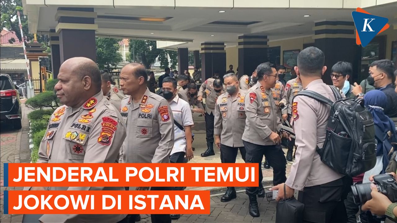 Momen Keberangkatan Pejabat Utama Polri Naik Bus ke Istana Negara