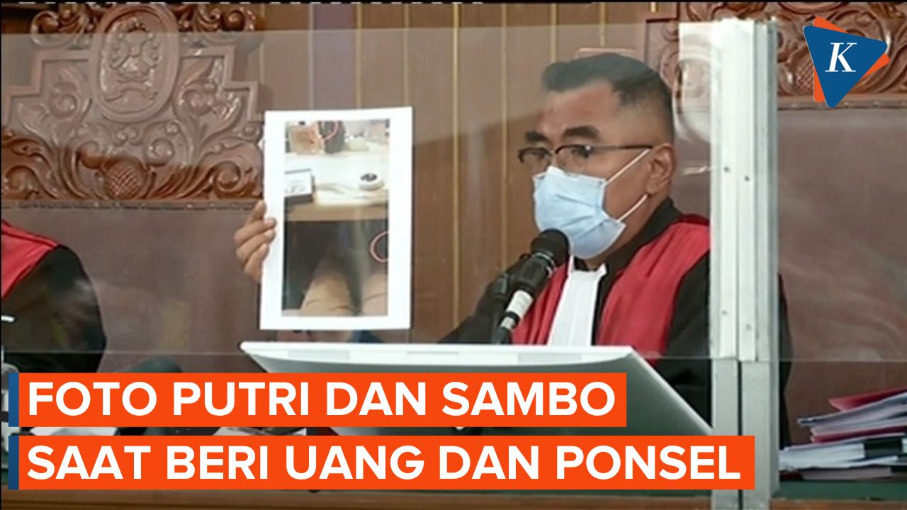 Hakim Tunjukkan Foto Sambo dan Putri Beri Uang dan Ponsel kepada Tiga Terdakwa