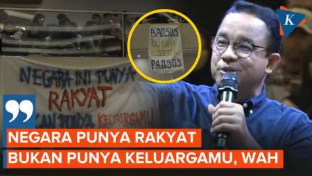 Tawa Anies Saat Baca Spanduk-spanduk Sindiran untuk Pemerintah