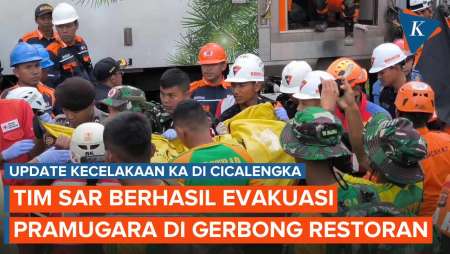 Detik-detik Tim SAR Evakuasi Pramugara Korban Kecelakaan Kereta Api di Cicalengka