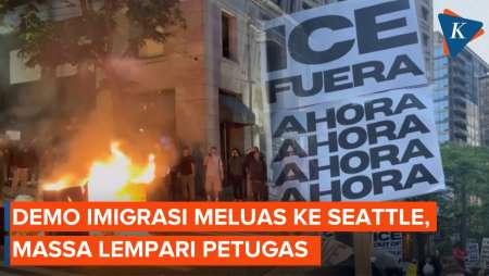 Demo Imigrasi Meluas ke Seattle, Massa Lempari Petugas dengan Batu dan Kembang Api