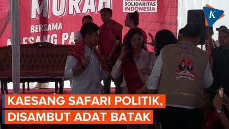 Kaesang Disambut Tarian Mejuah-juah Saat Gelar Pasar Murah di Kebayoran Lama