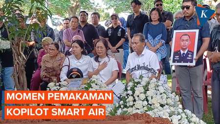 Suasana Haru Pemakaman Kopilot Smart Air Yang Ditembak KKB Di Boven Digoel