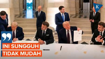Momen Trump Tanda Tangani Kesepakatan Damai Dengan Iran