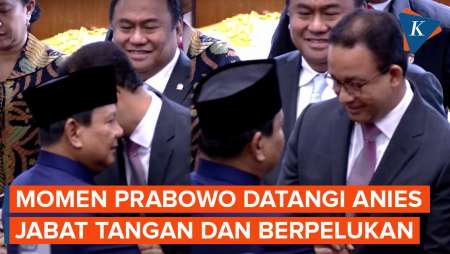 Momen Prabowo Jabat Tangan dan Peluk Anies Baswedan Usai Dilantik