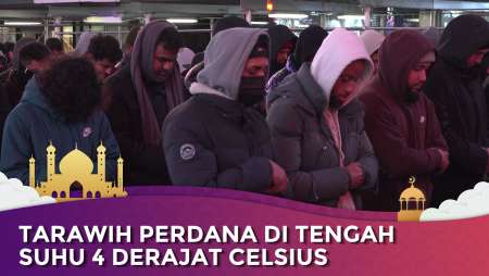 Momen Umat Muslim Tarawih Pertama di Times Square New York City