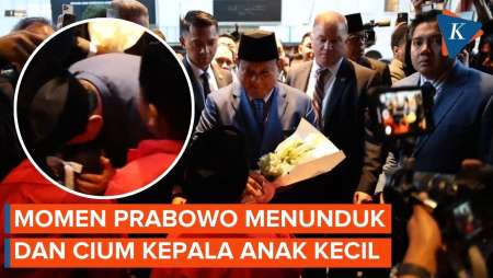 Momen Prabowo Menunduk dan Cium Kepala Anak Kecil Saat Tiba di New York AS