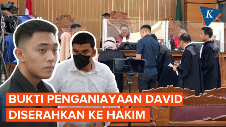 Momen Jaksa Serahkan Barang Bukti Penganiayaan David Ozora ke Majelis Hakim