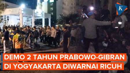 Demo 2 Tahun Prabowo-Gibran Di Yogyakarta Ricuh, Dipicu Petasan Dan Lemparan Batu