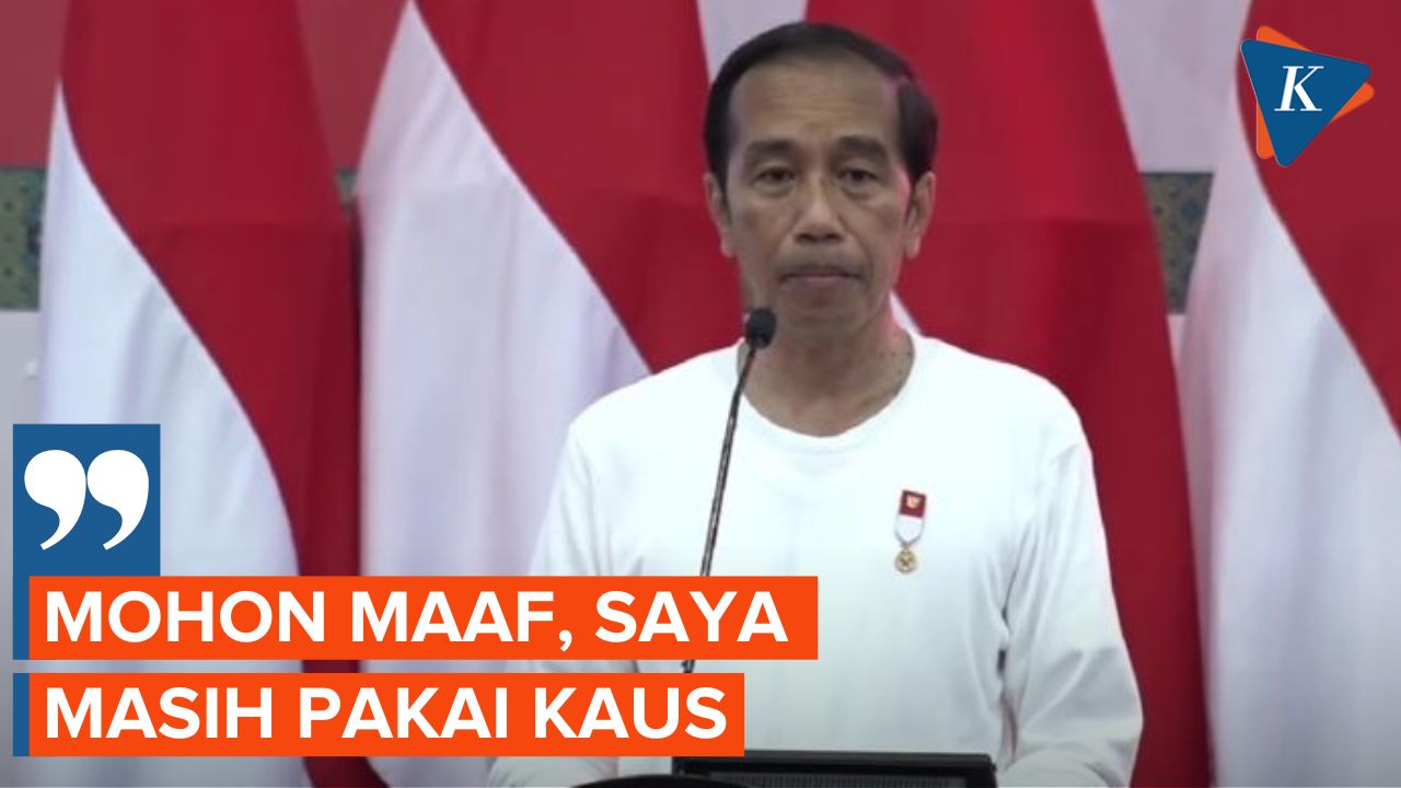 Jokowi Minta Maaf Pakai Kaus Saat Bagikan NIB di Jayapura