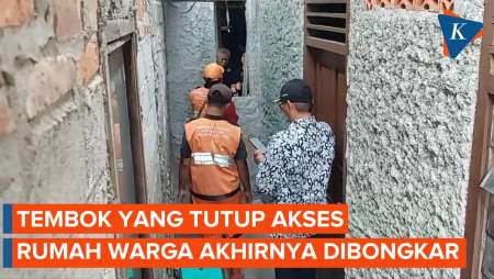 Momen Pembongkaran Tembok Warga yang Tutup Akses Rumah Tetangga di Cililitan 