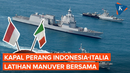 Korvet TNI AL Latihan Bersama Kapal Perang Italia di Teluk Jakarta