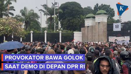 Terduga Provokator Dilempari Massa Di Tengah Demo Di Depan DPR RI