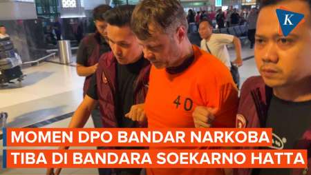 Momen WN Ukraina Pengendali Clandestine Lab Digiring Polisi Saat Tiba di Bandara Soekarno-Hatta