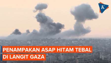 Penampakan Asap Hitam Tebal di Langit Gaza Hari Ini