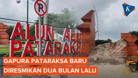 Baru Diresmikan, Gapura Alun-alun Pataraksa Depan Kantor Bupati Cirebon Ambruk