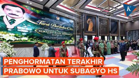 Momen Prabowo Beri Penghormatan Terakhir Jenderal (Purn) Subagyo HS