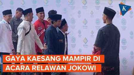 Datang Berpeci dan Berjaket PSI, Kaesang Pilih Pulang dari Acara Samawi Sebelum Jokowi Datang