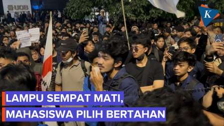 Jelang Malam, Mahasiswa Pilih Bertahan Di Tengah Blokade TNI-Polisi