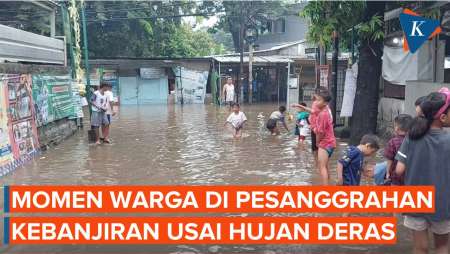 Momen Banjir di Pesanggrahan: Pengendara Nekat Menerobos dan Anak-anak Asyik Bermain