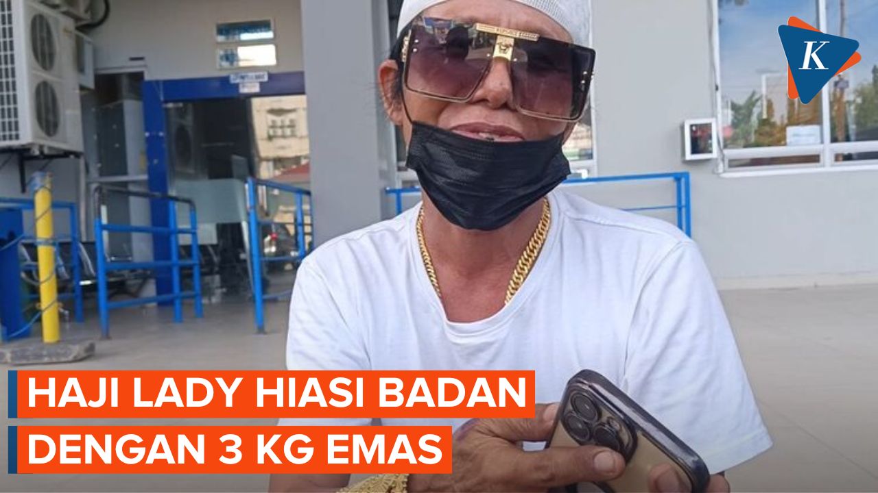 Naik Kapal, Raja Butik dari Bone Haji Lady Hiasi Badan dengan 3 KG Emas